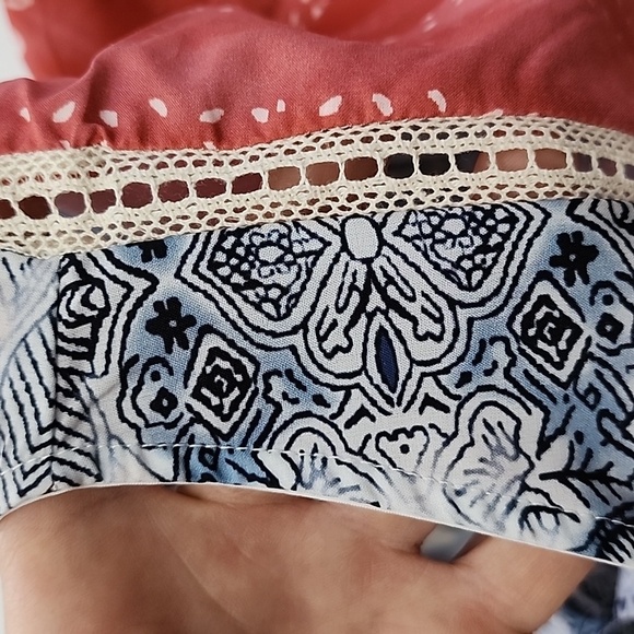 ⭐️3/ $30⭐️ Made with ❤️ Boho Chic Red Blue Floral Half Sleeves Top Size M - Picture 12 of 12